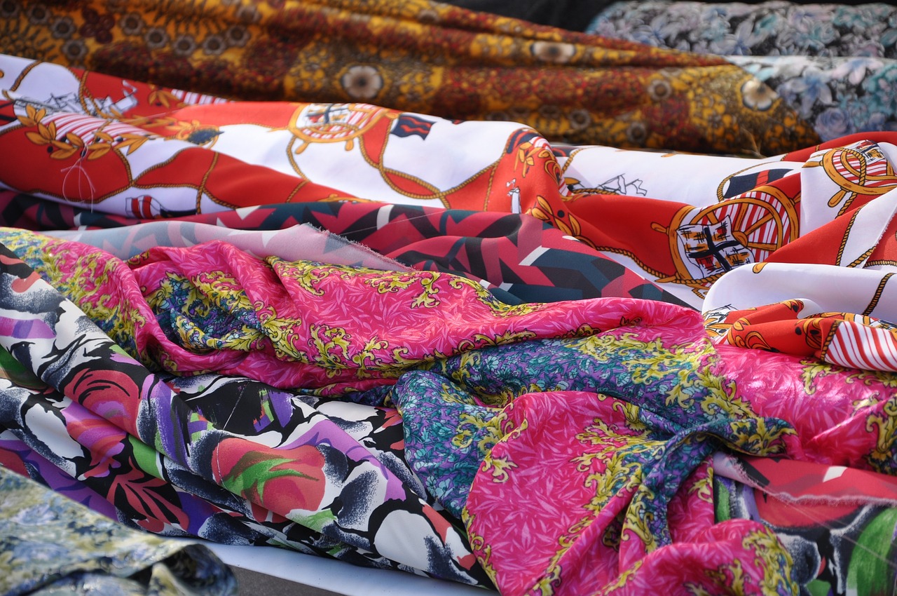 entdecken sie die welt des fashiondesigns: trends, inspirationen und kreative ideen rund um mode, stil und individuelle kleidungsgestaltung. lassen sie sich von aktuellen kollektionen und designer-tipps begeistern.