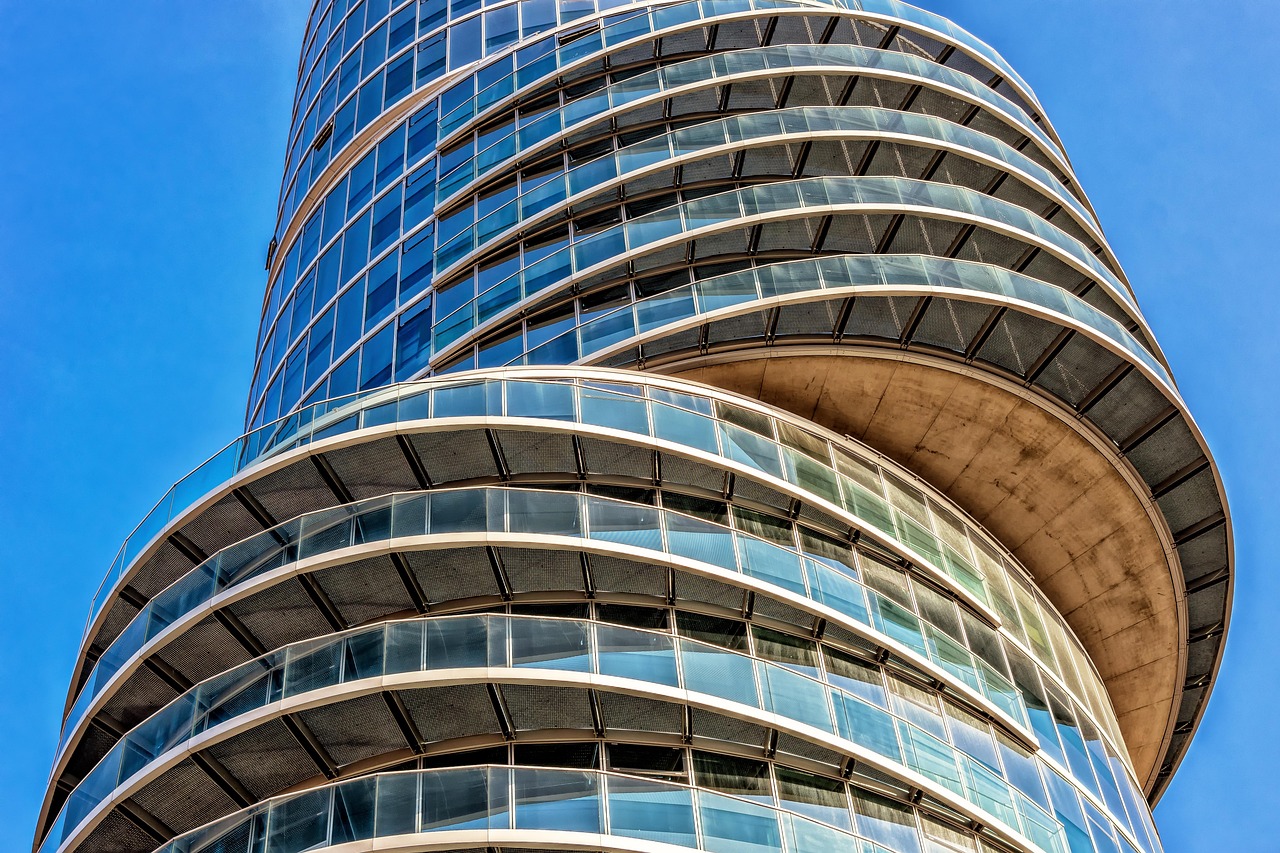entdecken sie die neuesten immobilientrends 2024: entwicklungen, prognosen und tipps für käufer und investoren auf dem deutschen immobilienmarkt.