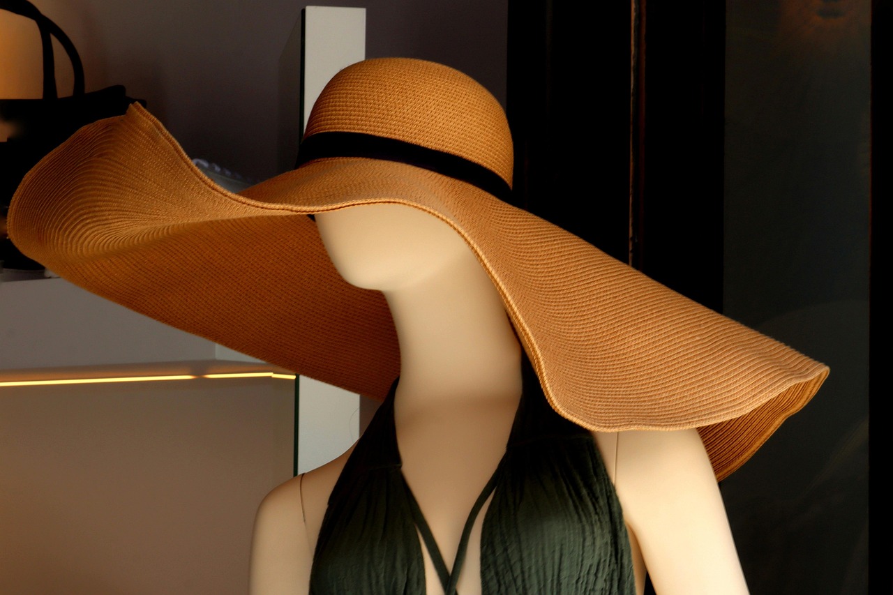 erleben sie die kreative welt eines mode-designers, der einzigartige und stilvolle kollektionen entwirft. lassen sie sich von innovativen designs und hochwertigen materialien inspirieren und entdecken sie die neuesten trends der modeindustrie.