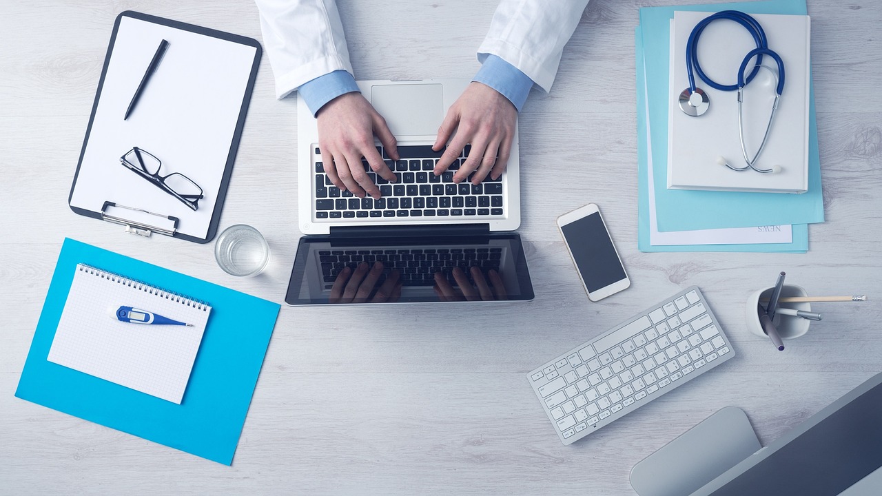 entdecken sie die neuesten innovationen im bereich healthcare technology. erfahren sie, wie moderne technologien das gesundheitswesen verbessern, therapien optimieren und die patientenversorgung revolutionieren.